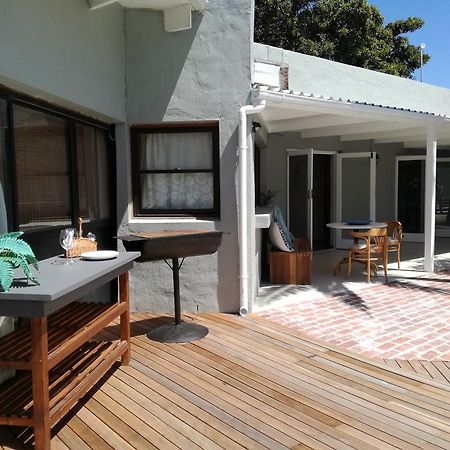 Livesey Lodge Guest House Hermanus Bagian luar foto