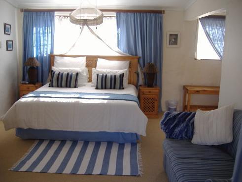 Livesey Lodge Guest House Hermanus Bagian luar foto