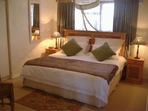 Livesey Lodge Guest House Hermanus Bagian luar foto