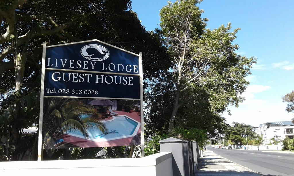 Livesey Lodge Guest House Hermanus Bagian luar foto