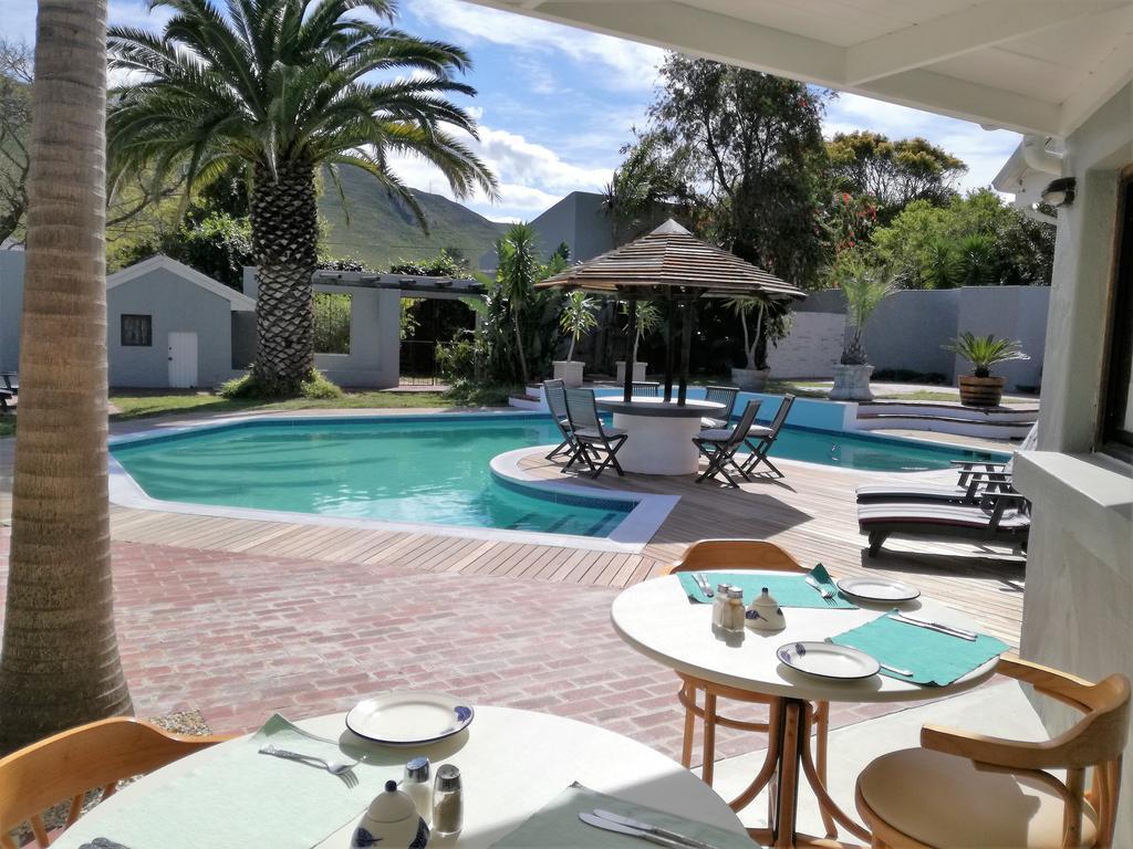 Livesey Lodge Guest House Hermanus Bagian luar foto