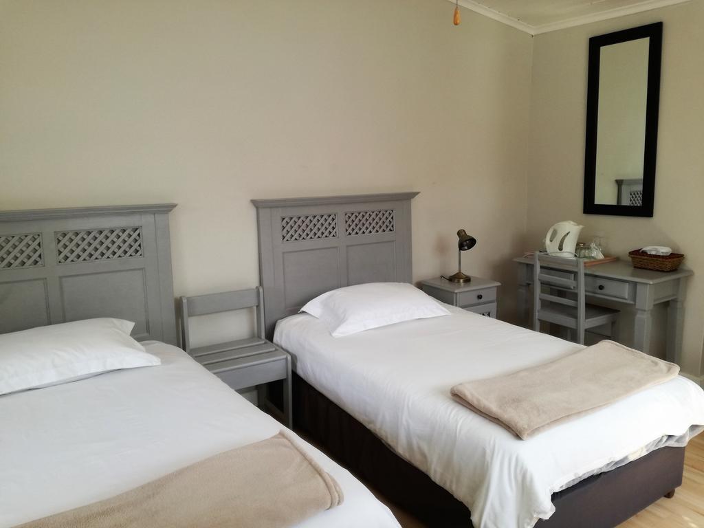 Livesey Lodge Guest House Hermanus Ruang foto