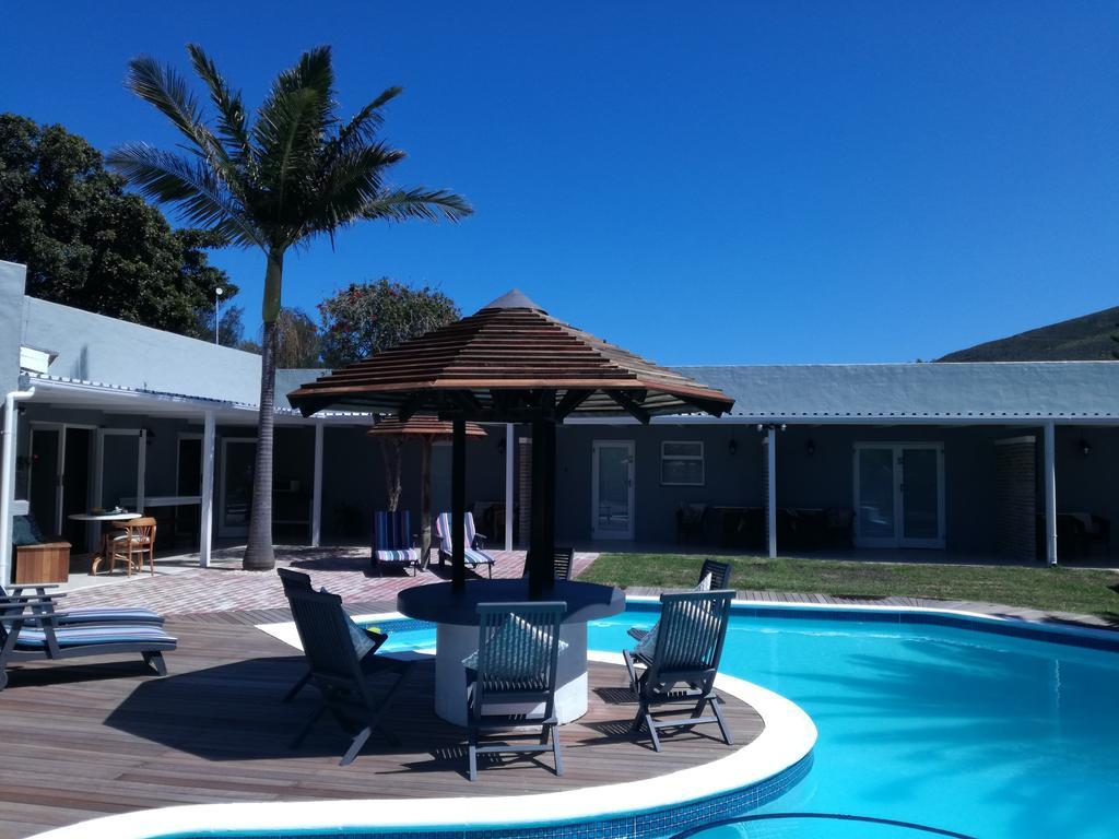 Livesey Lodge Guest House Hermanus Bagian luar foto